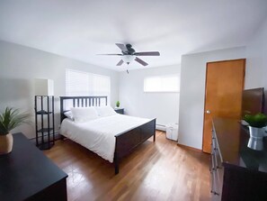 2 habitaciones, tabla de planchar con plancha, cuna de viaje y wifi 