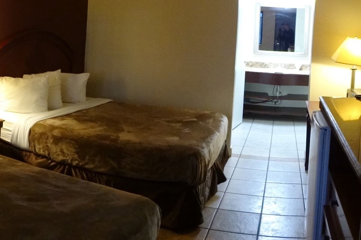 Double Room, 2 Queen Beds | Free WiFi, bed sheets