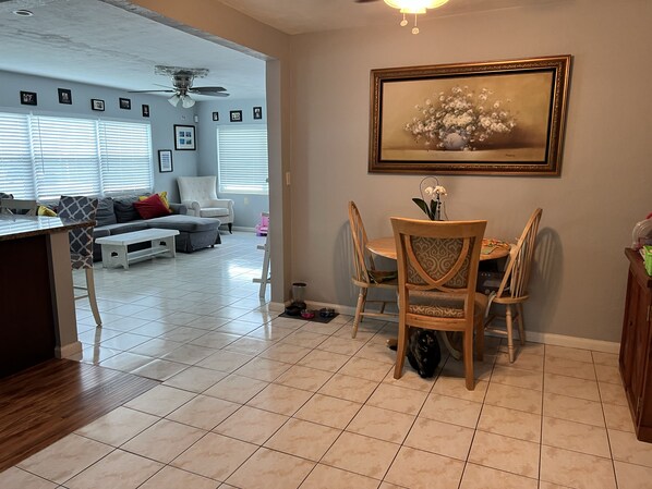 Enjoy meals with family and friends in this comfortable living area, featuring a dining table and chairs for four.