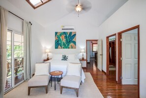 2 Schlafzimmer, Schreibtisch