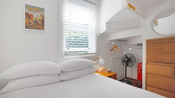 2 bedrooms, desk, iron/ironing board, WiFi