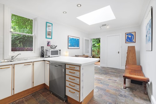 Super Cute Cottage in Sydney Harbour Suburb