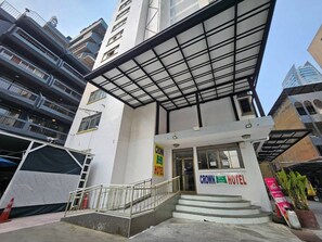 Exterior - Crown   Bts   Nana  Hotel (Bangkok)