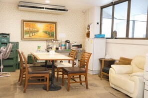 Living area - Crown   Bts   Nana  Hotel (Bangkok)