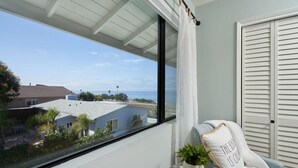 A balcony with a view of a residential area and the ocean. - Beach View Bungalow with Stunning, Panoramic Views (Encinitas)