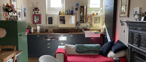 Stereo, computer monitors