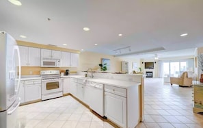 Fridge, microwave, oven, stovetop - GORGEOUS Large Direct Ocean Front Boardwalk/Pool 2 parking (Ocean City)