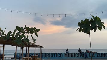 På stranden