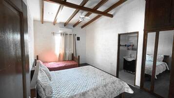 2 chambres, Wi-Fi gratuit, draps fournis
