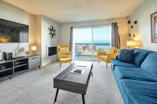 Updated Oceanfront Condo -Ground Floor- Fireplace!
