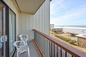 Property grounds - Oceanfront Condo - Second Floor - Fireplace! (Lincoln City)