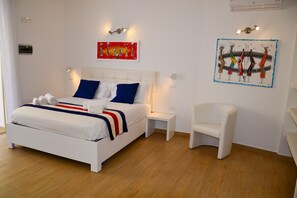 1 bedroom, in-room safe, desk, free WiFi - Modern double bedroom with private bathroom and patio (Santa Maria)