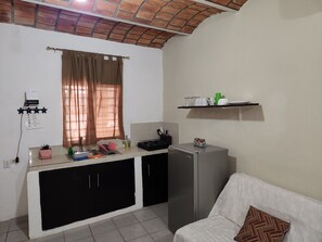 Réfrigérateur, cafetière/bouilloire