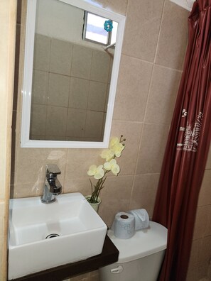 Douche, serviettes fournies