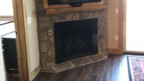 Interior -  Mt.top Condo,Prem&std unit,w/bal & elev.Sleeps 8.Avail Sat 12/20 to Sat12/27/25 (Gatlinburg)