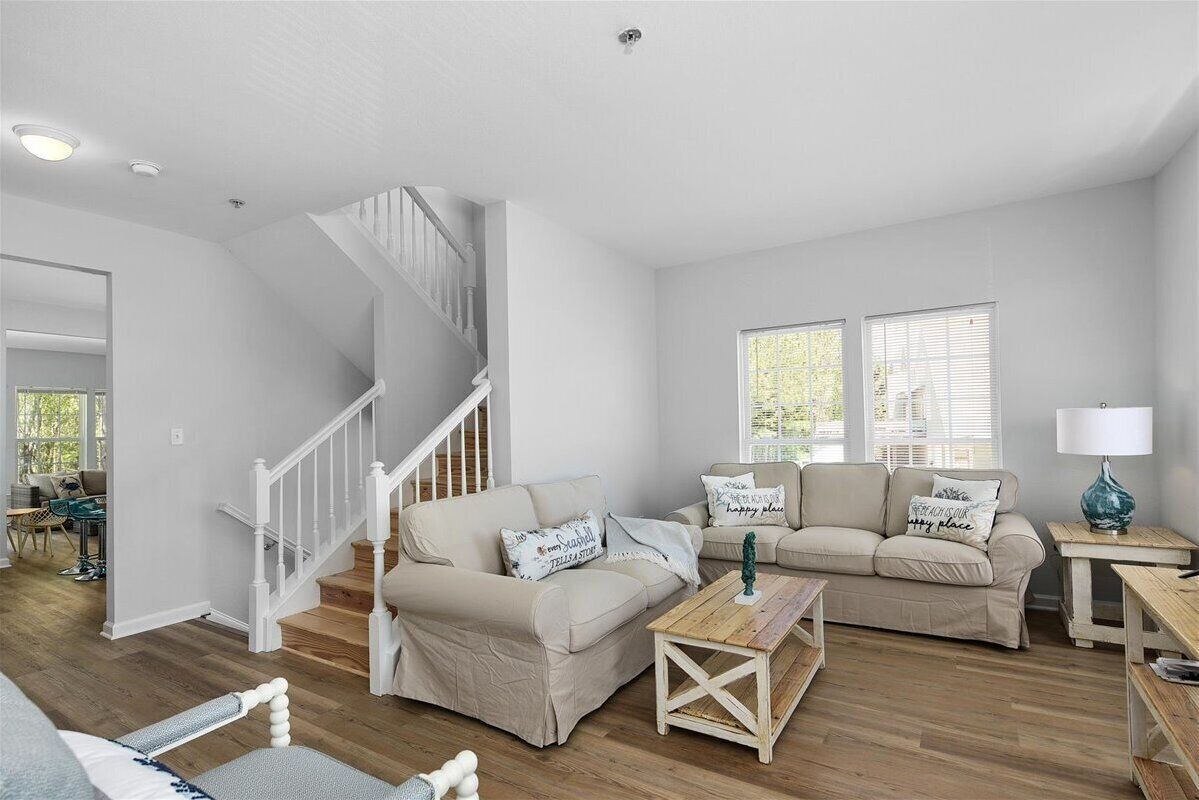 Smart TV, books, stereo