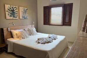 2 عدّة غرف نوم وخزنة داخل الغرفة ومكواة/لوح كي وسرير سفر