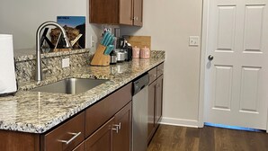 Interior - Furnished 1 bedroom (Front Royal)