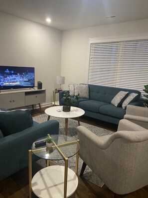 Smart TV - Furnished 1 bedroom (Front Royal)