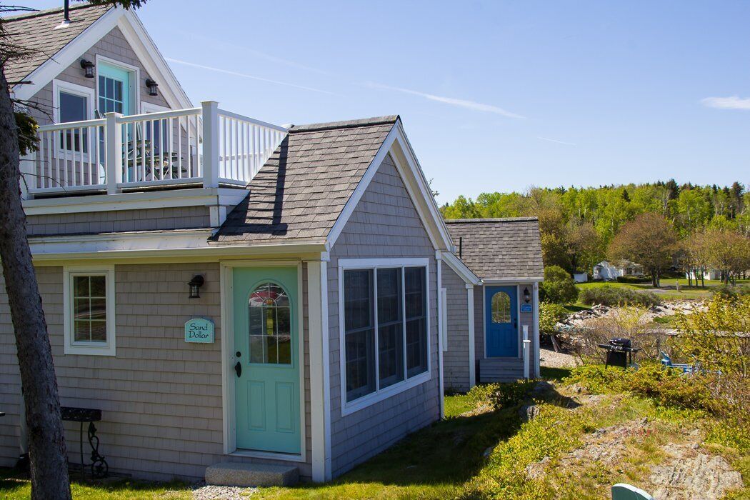 Couples Cottage at Mackerel Cove - Enjoy your views of Mt. Washington on the Rooftop Deck!