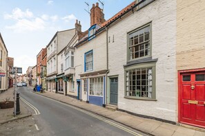 Exterior - 48 High Street (Bridlington)