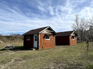 Exterior - Cabin in Little Cove Adventure park, Tobermory  Cabin 14 (Tobermory)