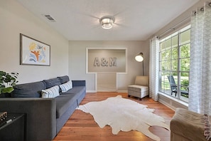 スマートテレビ、テーブルサッカー台、卓球台