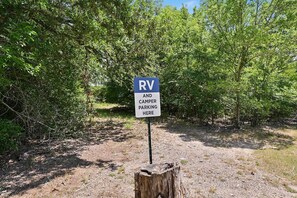 Property grounds - White Rock Ranch - Beautiful Getaway Near the City (College Station)