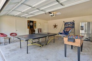Games room - White Rock Ranch - Beautiful Getaway Near the City (College Station)