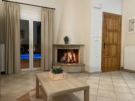 Villa, Private Pool | In-room safe, desk, laptop workspace, blackout drapes