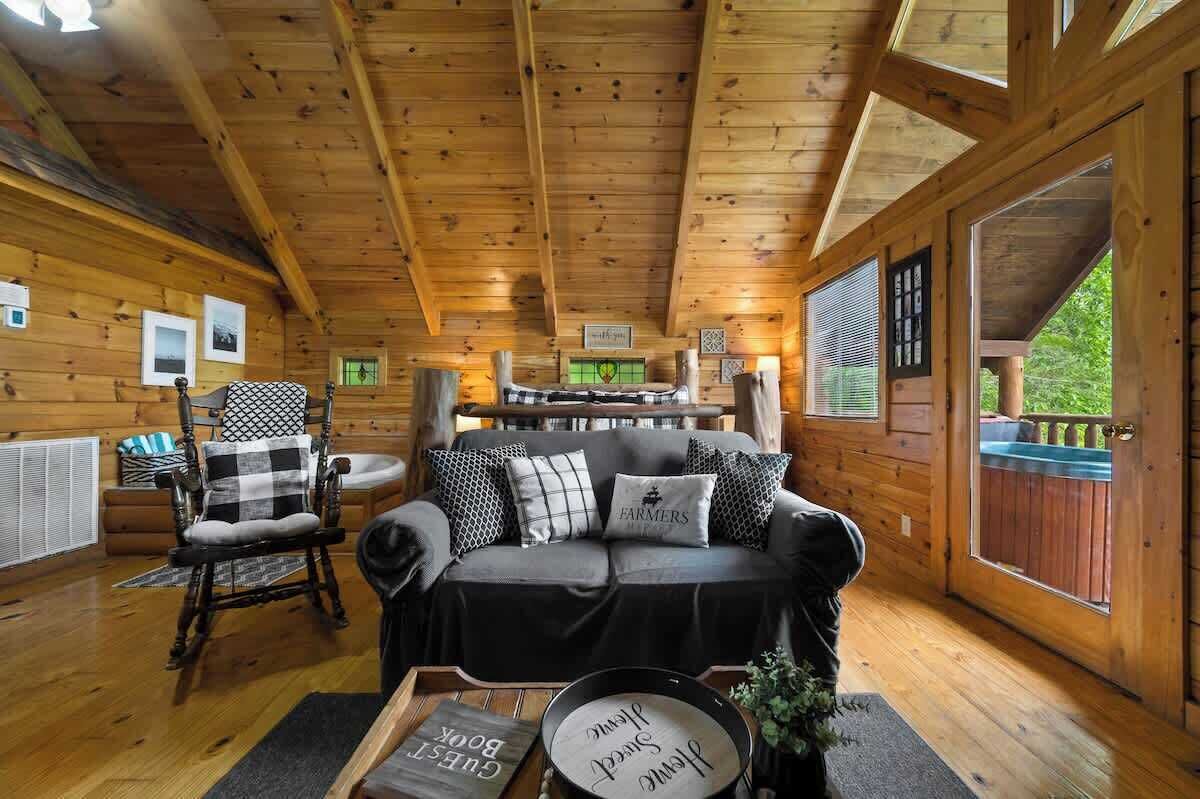 Télévision, cheminée, espaces bureaux