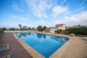 Outdoor pool - Ardora Restaurant and Hotel (Sanxenxo)