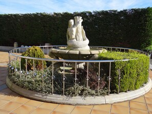 المنطقة المحيطة بالمنشأة