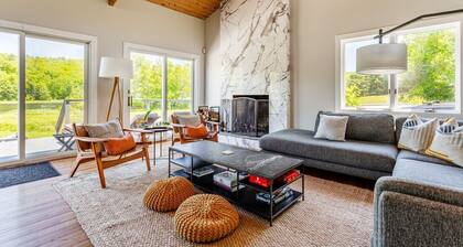 Gorgeous Waterfront w/ Hot Tub and Game Level