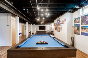 Game room - Gorgeous Waterfront w/ Hot Tub and Game Level (Narrowsburg)