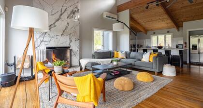 Gorgeous Waterfront w/ Hot Tub and Game Level