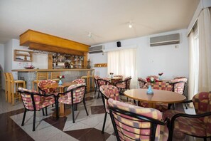 Bar (in der Unterkunft)