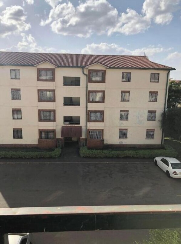 Exterior - An amazing three bedroom apartment with lots of room. (Nairobi)
