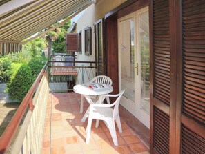 Outdoor dining - Holiday apartment mit Klimaanlage und Balkon (Lignano Sabbiadoro)