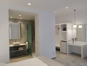 Suite | Premium bedding, in-room safe, soundproofing, iron/ironing board - HOTEL DOUKISSA (Paros)