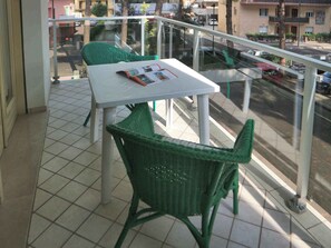 Outdoor dining - Holiday apartment mit Klimaanlage und Balkon (Lignano Sabbiadoro)