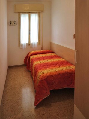 3 Schlafzimmer, Reisekinderbett