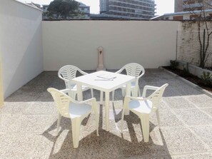 Outdoor dining - Holiday apartment mit Klimaanlage und Balkon (Lignano Sabbiadoro)