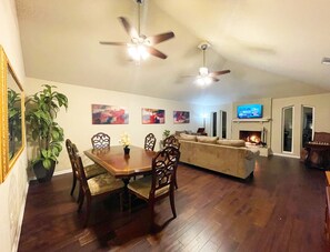 Interior - Pool Paradise Arcade Ping-Pong Darts Fire Pit Wii (Richardson)