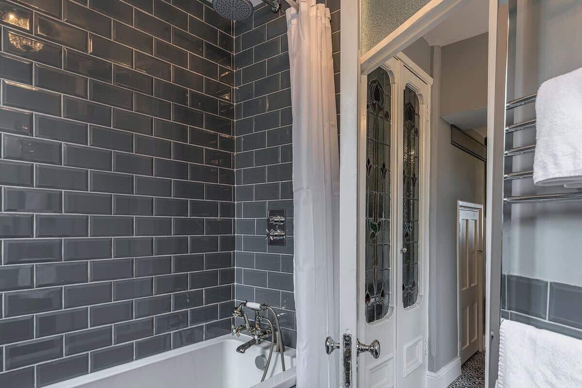 Shower, towels