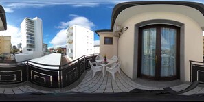 Outdoor dining - Holiday apartment with air conditioning and balcony (Lignano Sabbiadoro)