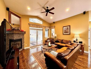 Smart TV, fireplace, stereo