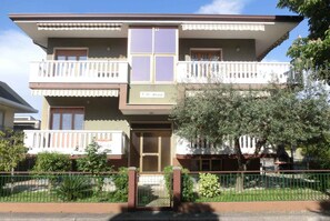 Exterior - Holiday apartment mit Terrasse und Klimaanlage (Lignano Sabbiadoro)