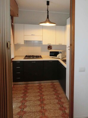 Refrigerador, microondas, parrilla de estufa y lavavajillas