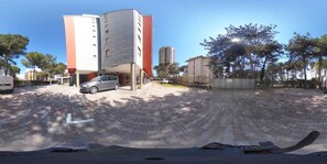 Estacionamiento en la propiedad 